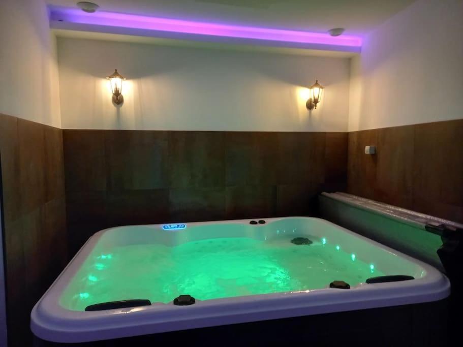 #Fer Rever 63# Spa # Thiers Exteriör bild