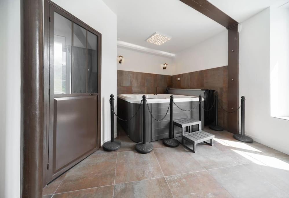 #Fer Rever 63# Spa # Thiers Exteriör bild